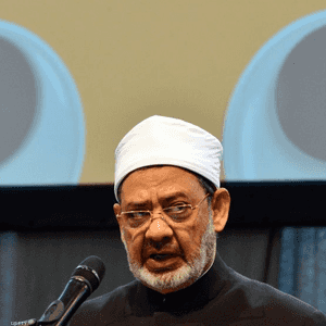 شيخ الأزهر يؤكد أهمية تحمل الجميع مسؤولياته في مكافحة الوباء