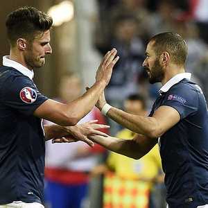 بنزيمة وجيرو عندما كانا يلعبان معا مع منتخب الديوك