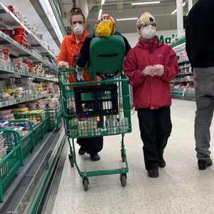 الكمامات في السوبر ماركت.. ما التصرف الصريح؟