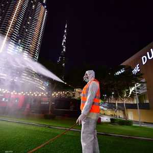 تنفذ الإمارات برنامجا واسعا للتعقيم حد من انتشار كورونا