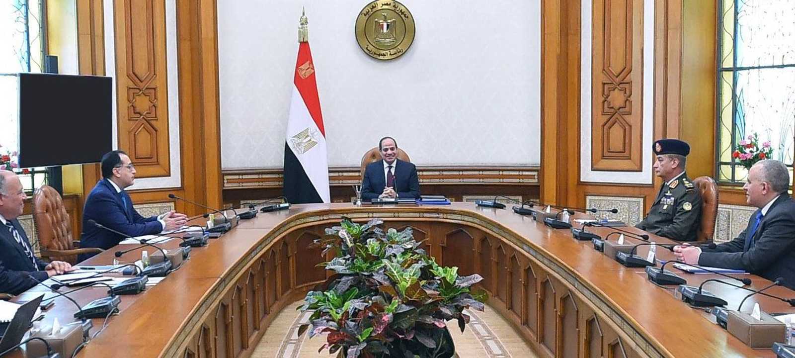 السيسي بحث مع كبار المسؤولين ملفات كورونا والتصدي للإرهاب