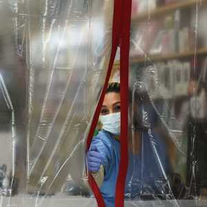 صيدلانية بمدينة نيويورك مركز تفشي الوباء