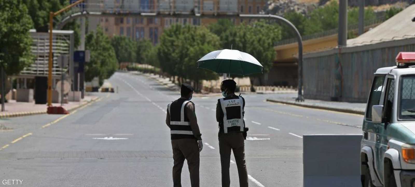 قررت السعودية فرض حظر تجول في مكة والمدينة على مدار 24 ساعة.