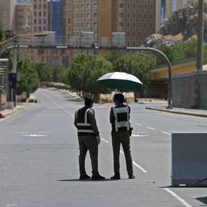 قررت السعودية فرض حظر تجول في مكة والمدينة على مدار 24 ساعة.