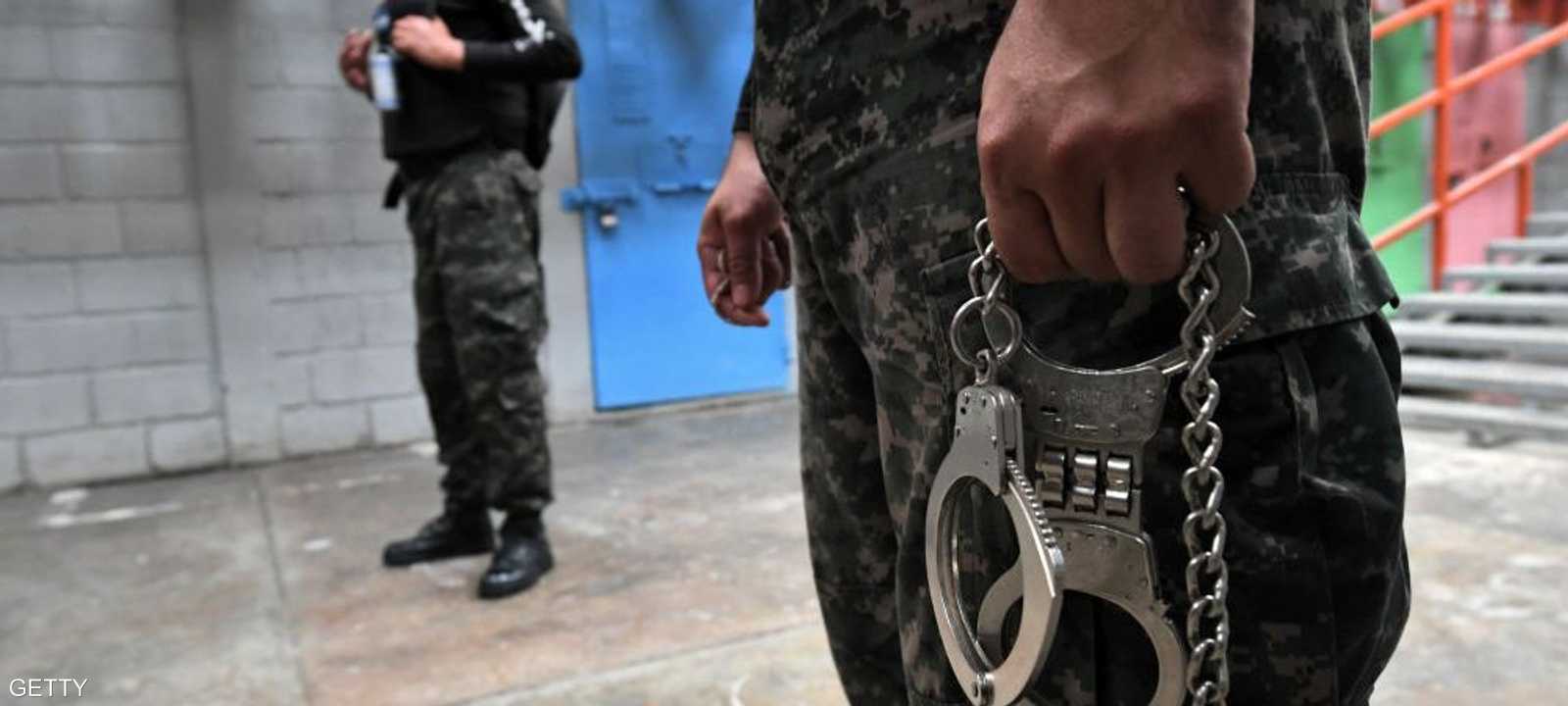 أرشيفية لحارس في أحد السجون بأميركا الوسطى