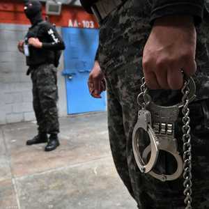 أرشيفية لحارس في أحد السجون بأميركا الوسطى