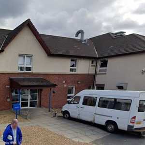 يقيم النزلاء في دار رعاية برلنغتون كورت