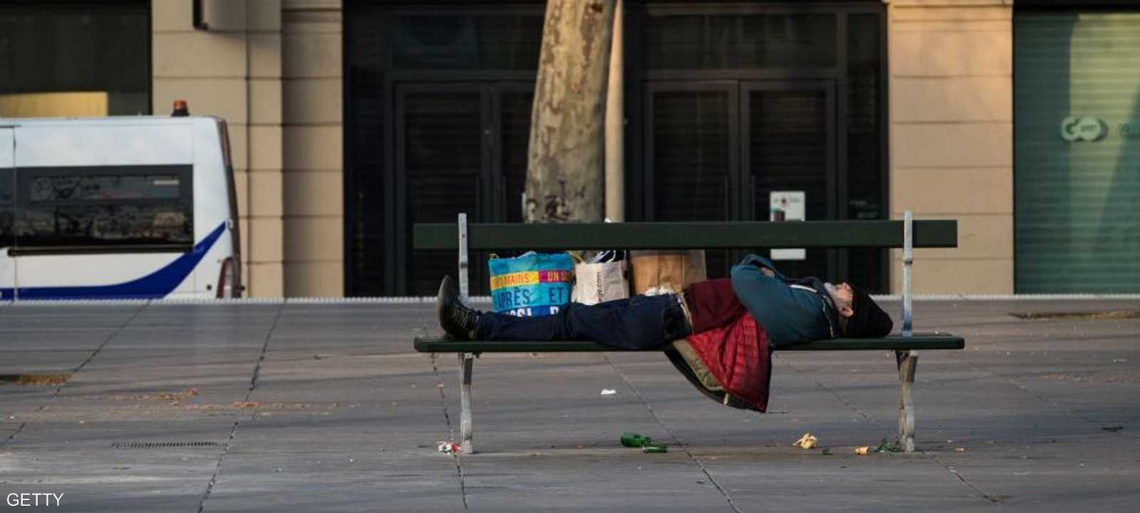 جمعية أورور تقدم الطعام للمشردين والمهاجرين