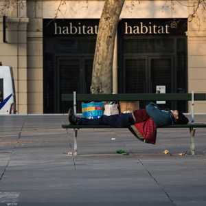 جمعية أورور تقدم الطعام للمشردين والمهاجرين