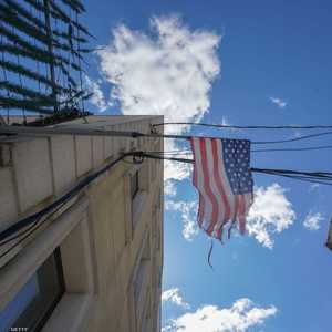 علم أميركي ممزق لا يجد من يبدله في نيويورك - السبت 4 أبريل