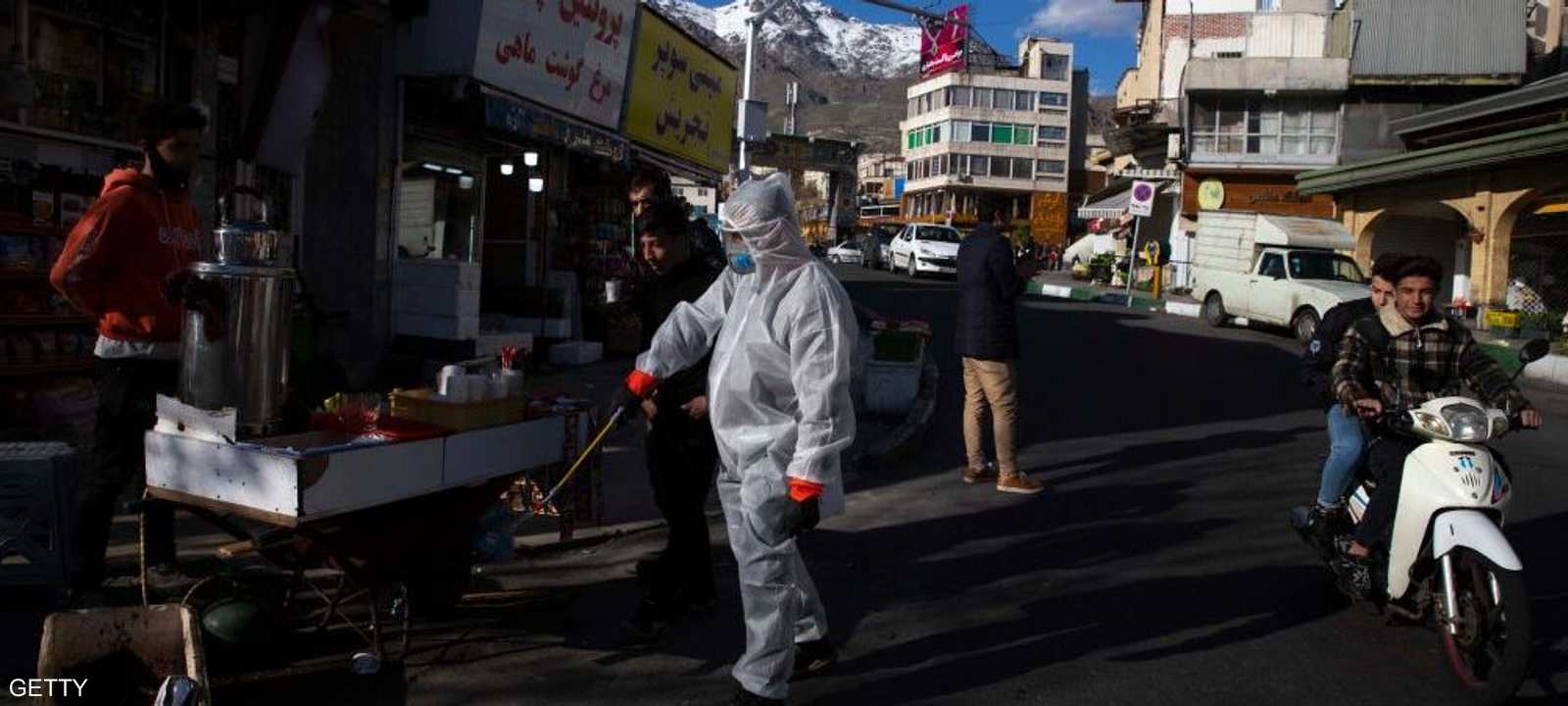 عملية تعقيم لمواجهة كورونا في طهران