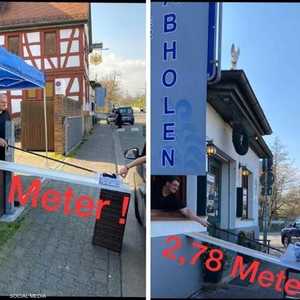 لوح خشبي يحقق مبدأ التباعد الاجتماعي في المطعم الألماني