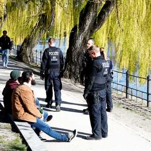 لا تقترب من الآخرين في ألمانيا وإلا تعرضت لغرامة كبيرة