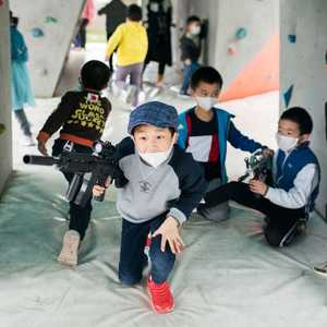 كورونا يهدم جدار معاناة الأطفال.. ويهاجمهم.