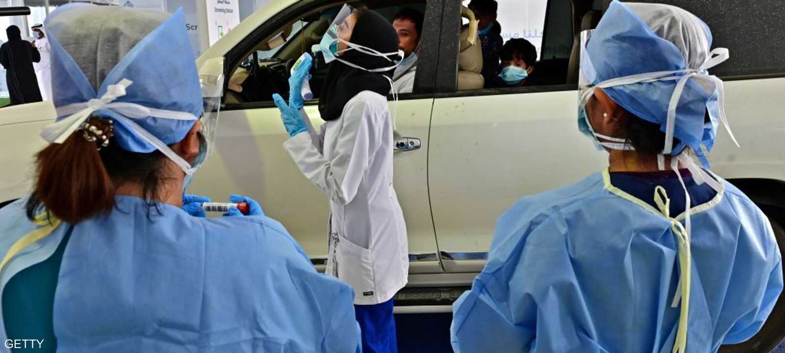 أجرت الإمارات أكثر من نصف مليون فحص طبي لفيروس كورونا.