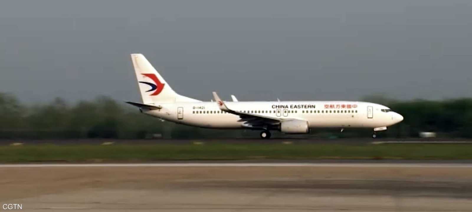 أول طائرة تقلع من مطار ووهان