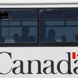 أفراد من الجيش الكندي في تورونتو