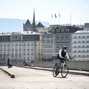 تعتبر جنيف الشريان الاقتصادي الأساسي لسويسرا