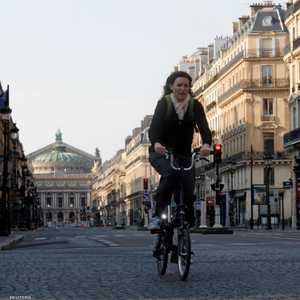 فرنسا لا تزال تحت الإغلاق الكامل