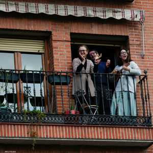 الشعب الإسباني يتطلع إلى انتهاء أزمة كورونا