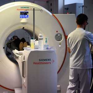 سيدة تخضع لفحص مرتبط بسرطان الثدي.. أرشيفية