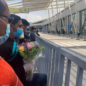 صفوف انتظار وصول المسافرين بمطار القاهرة الدولي.