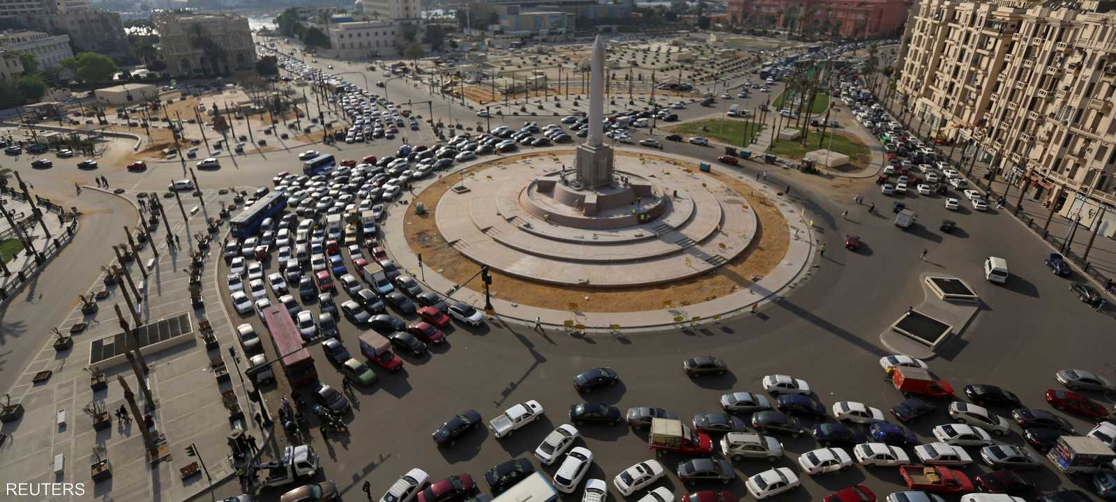 الزحام المروري في ميدان التحرير قبيل بدء حظر التجول.