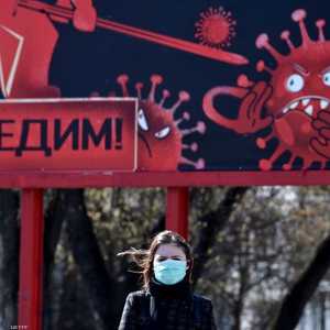 لافتة تنبه بأخطار كورونا في مينسك