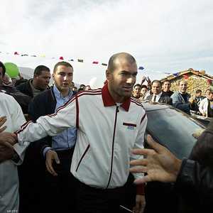 زيدان خلال زيارة سابقة لولاية بجاية الجزائرية