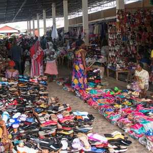 أحد أسواق العاصمة البورندية بوجومبورا يعج بالباعة والمشترين