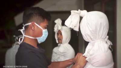 الأشباح تساعد السلطات الإندونيسية بإبقاء الناس في منازلهم