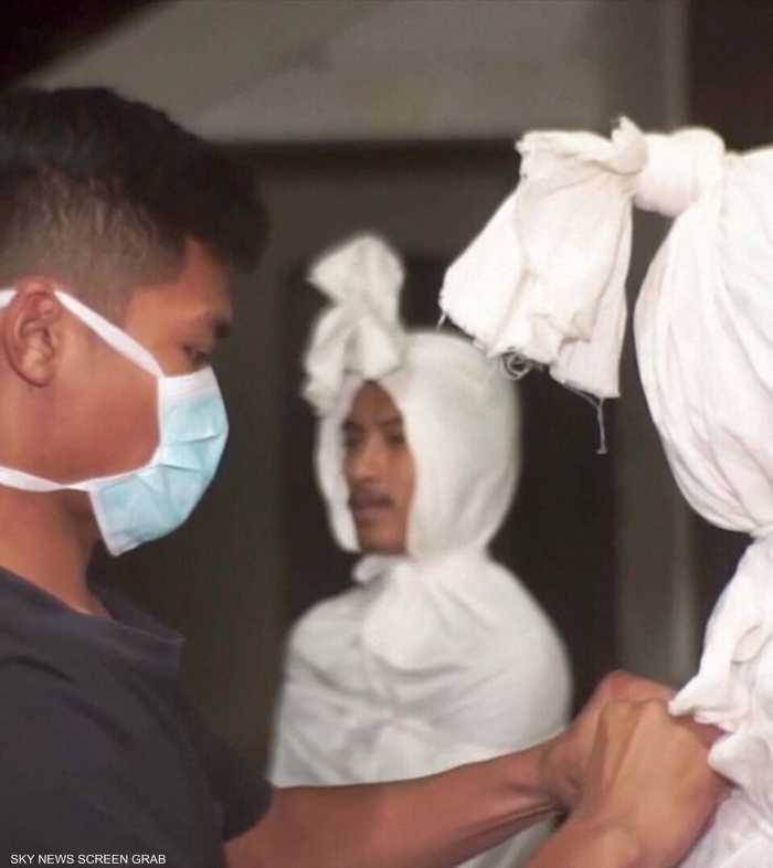 الأشباح تساعد السلطات الإندونيسية بإبقاء الناس في منازلهم