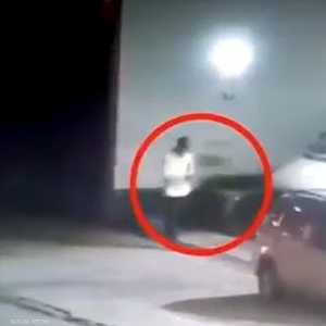 الرجل شوهد في منطقة فارغة قبل أن يقع في قبضة الشرطة