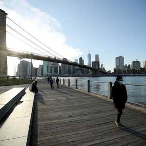 الكثير من الفتيات تواصلن بالفعل مع الشاب