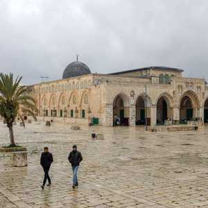 تم تعليق الصلاة في المسجد الأقصى بسبب كورونا