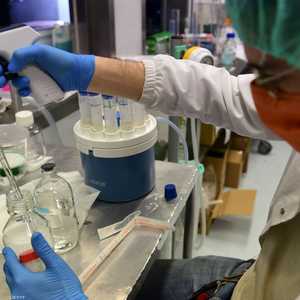 يسابق العلماء الزمن لإيجاد علاج لوباء كورونا