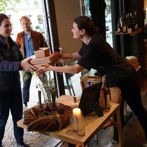 المطاعم في ألمانيا تواصل عمليات التسليم والتوزيع على الزبائن