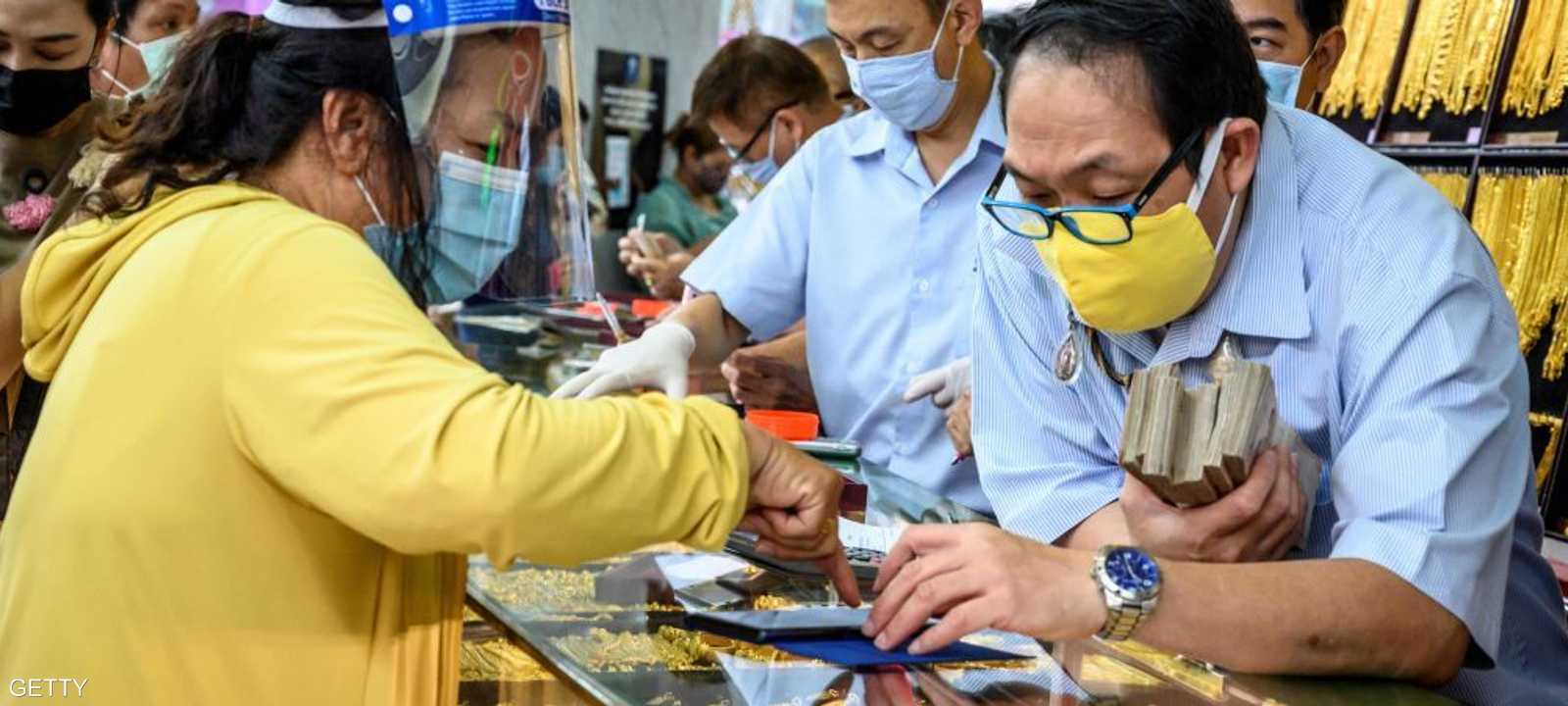 أسعار الذهب هبطت مع ارتفاع الدولار