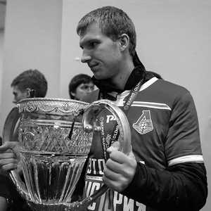 وفاة مدافع لوكوموتيف موسكو إنوكينتيي ساموخفالوف