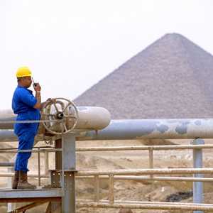 مصفاة لتكرير الغاز في صحراء مصر الغربية - أرشيف