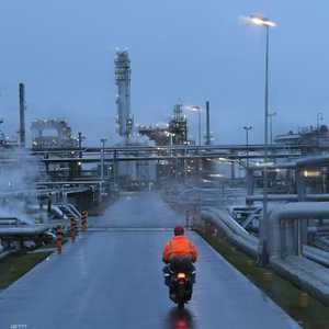 هوى سعر غرب تكساس إلى 38 دولارا للبرميل