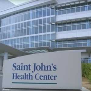 علّق المستشفى عمل الممرضات بعد مطالبتهن بكمامات واقية