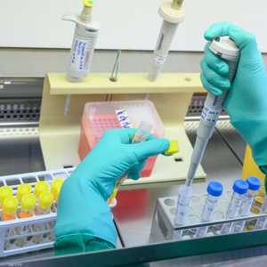 أرشيفية.. العلماء يسابقون الزمن لإيجاد لقاح لكورونا