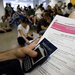 ينطبق الحظر على طالبي بطاقة الإقامة الدائمة.