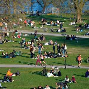 السويد تقول إن مناعة القطيع أثبتت نجاعتها حتى الآن