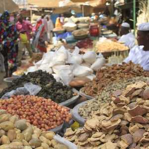 كورونا يغير رائحة "الحلو مر".. ويعصف بعادات رمضانية بالسودان