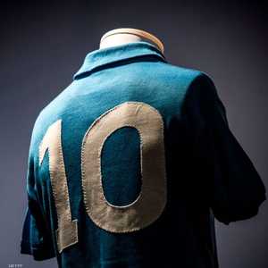 قميص مارادونا مع نابولي يشارك في مواجهة فيروس كورونا