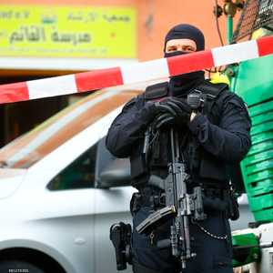الشرطة الألمانية خلال مداهمة مؤسسات مرتبطة بحزب الله