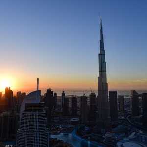 برج خليفة يضاء بـ"مصابيح التبرعات"