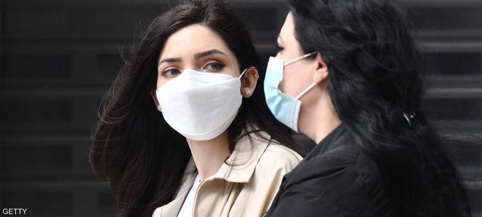 جدل بين العلماء في بريطانيا حول كمامات الوجه